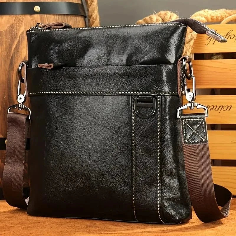 Muska kozna torba Vertigo - Crna Boja - Prikaz prednje bocne strane torbe