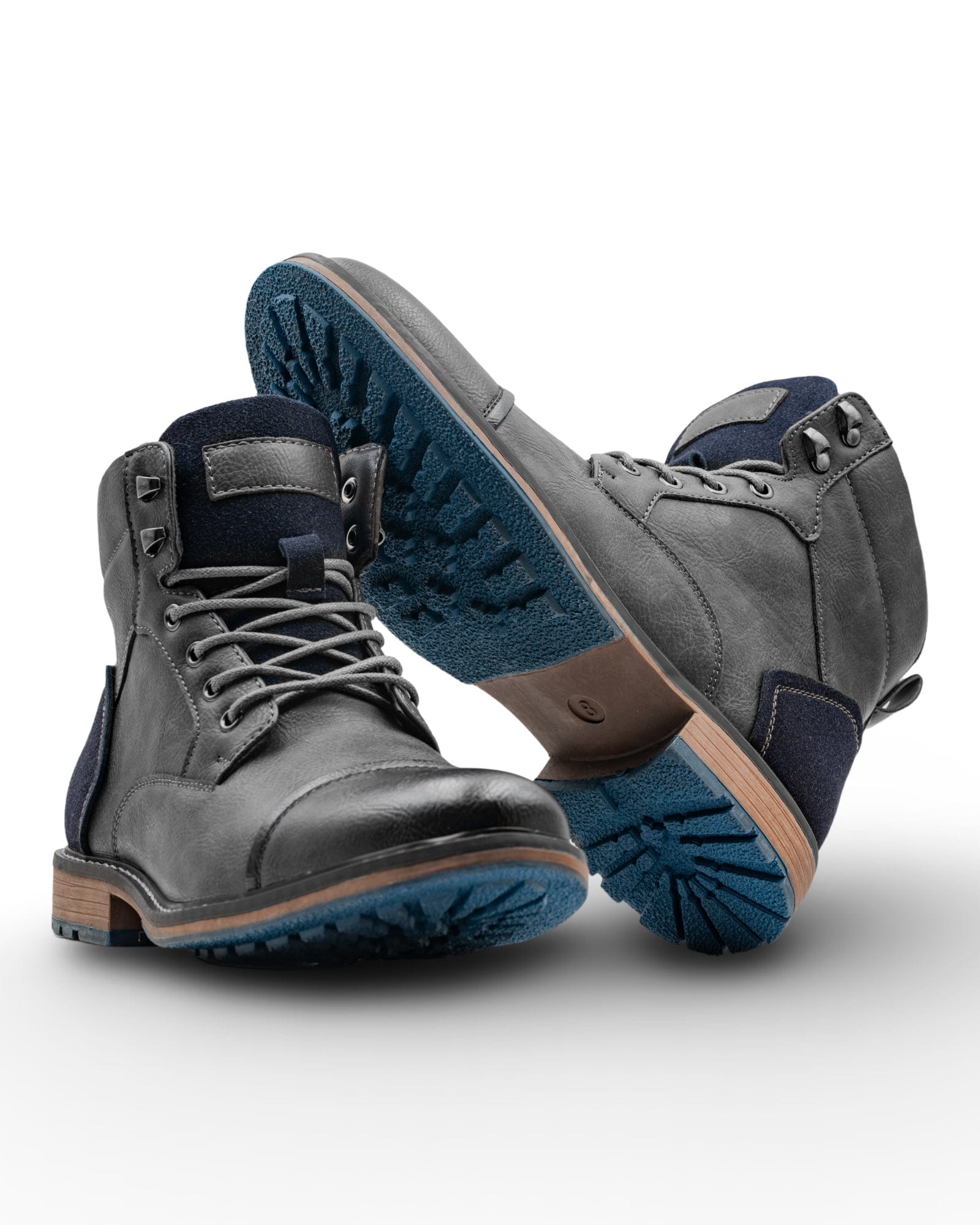 Prikaz prednje desne i bocne leve strane muskih koznih dubokih cipela u sivoj boji. Kozne muske cipele England , Najbolja cena i prodaja u Srbiji.