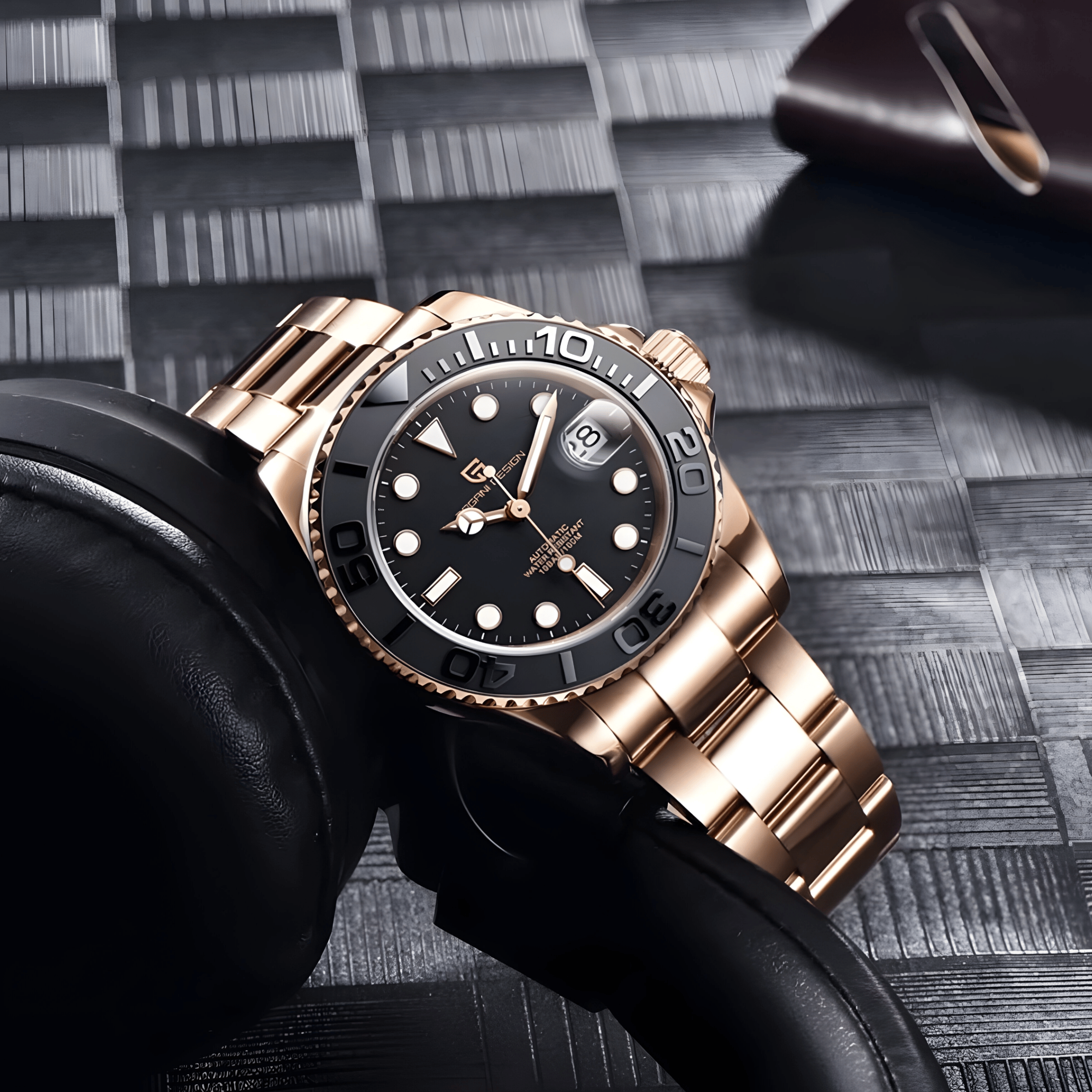 Muški sat Pagani Design PD1651 u rose gold varijanti položen na tamnoj podlozi