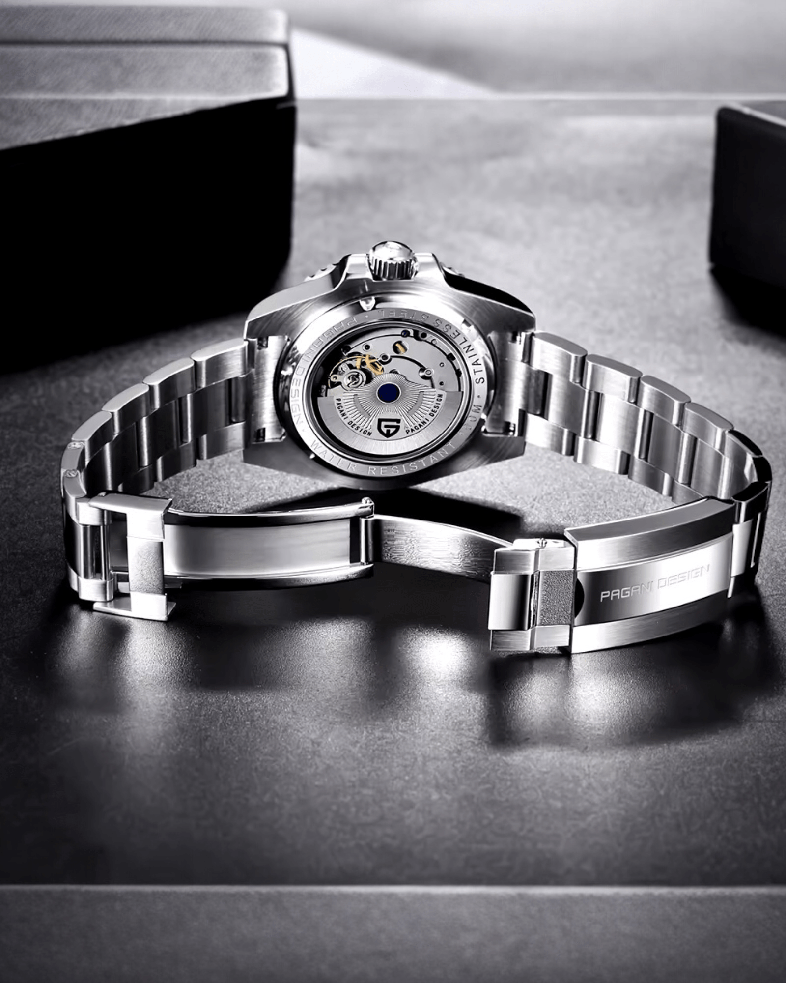 Pagani Design PD-1662 Automatik GMT “Pepsi” - Prikaz zadnje strane muškog sata sa oyster metalnom narukvicom