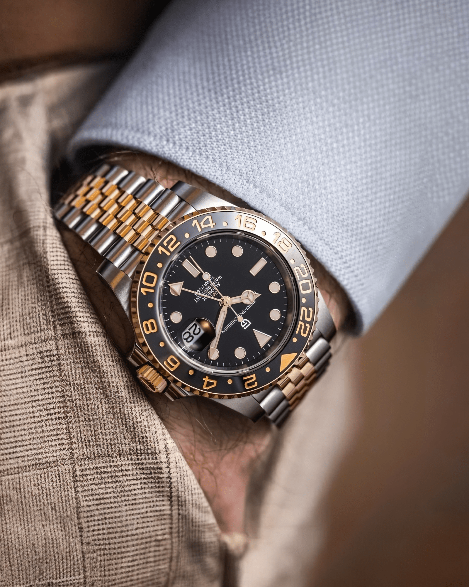 Pagani Design PD-1662 Automatik GMT “Štrunf” sa srebrno-zlatnom Jubilee narukvicom na muškoj ruci u svakodnevnom nošenju