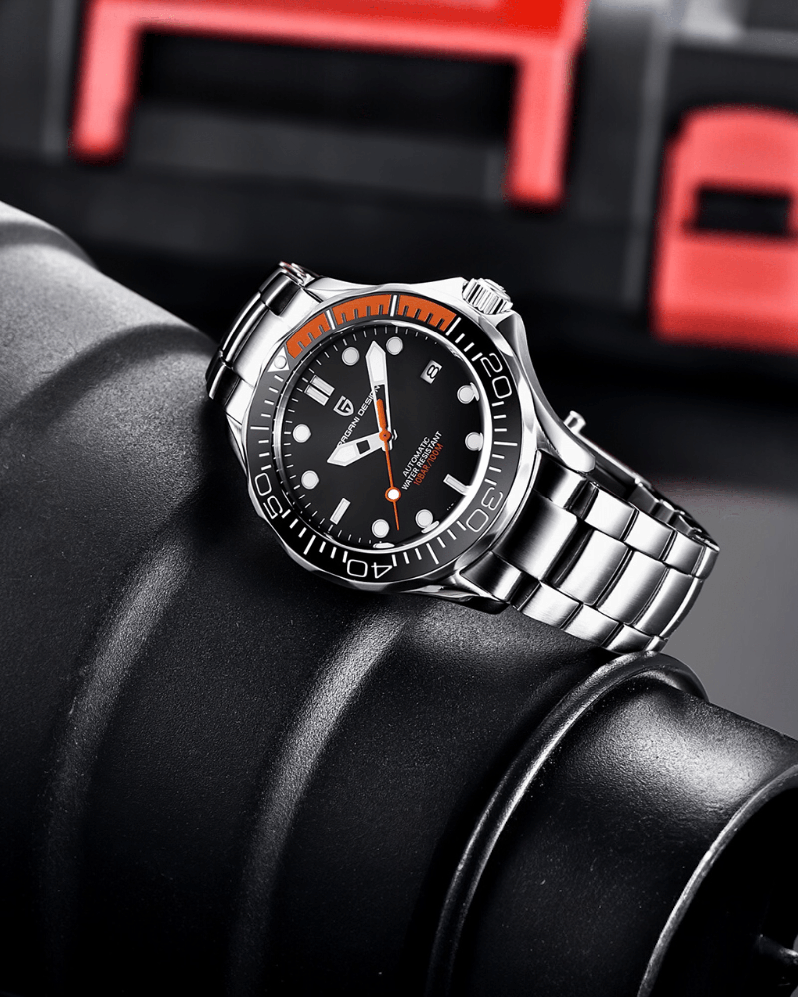 Direktan prednji pogled Muškog automatik sata Pagani Design PD1667, metalna narukvica, Crno narandzasta korona. Najbolja cena u Srbiji