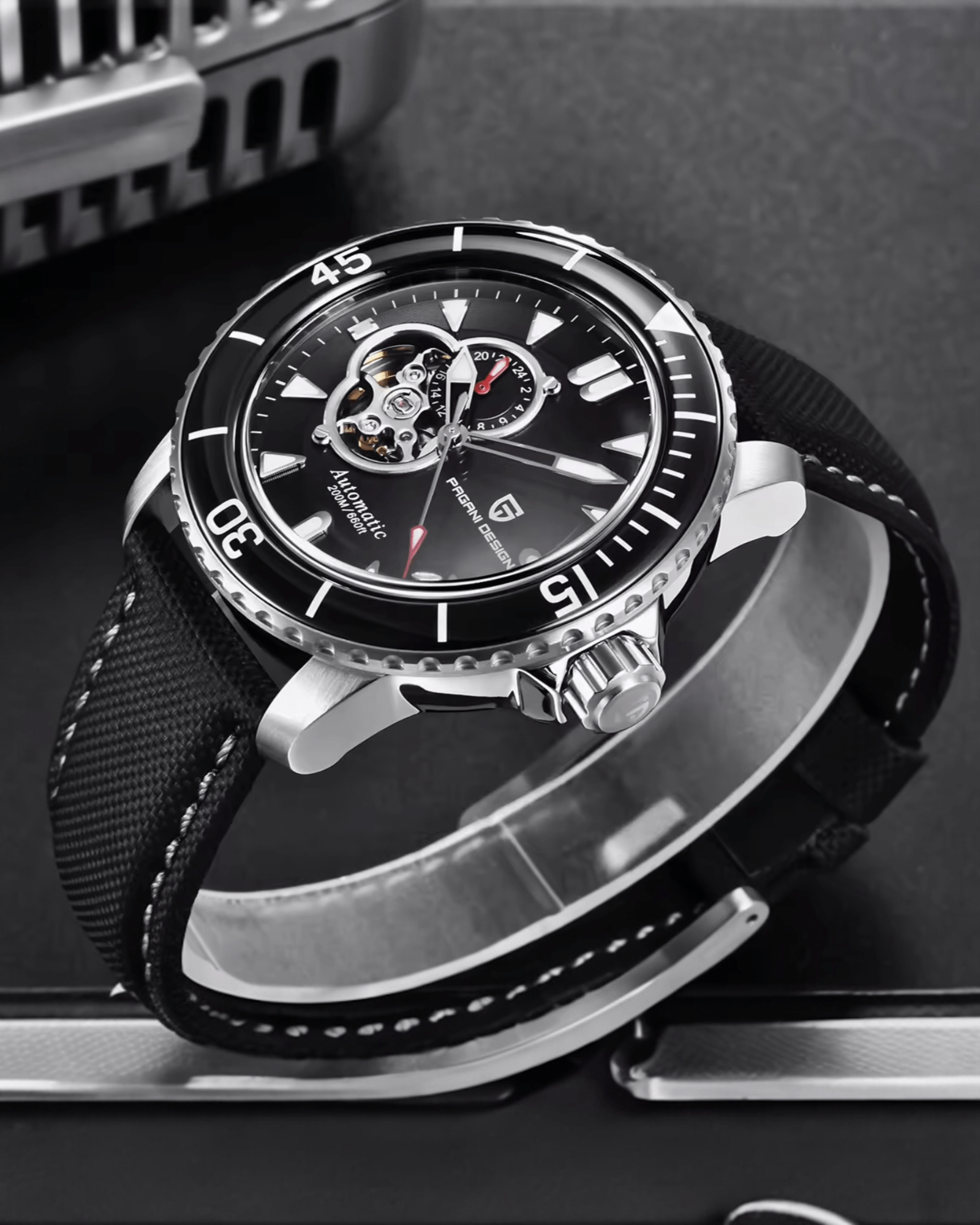PAGANI DESIGN PD1674 – CRNO-SREBRNI AUTOMATIK SAT ZA MUŠKARCE - PRIKAZ LEVE STRANE SATA
