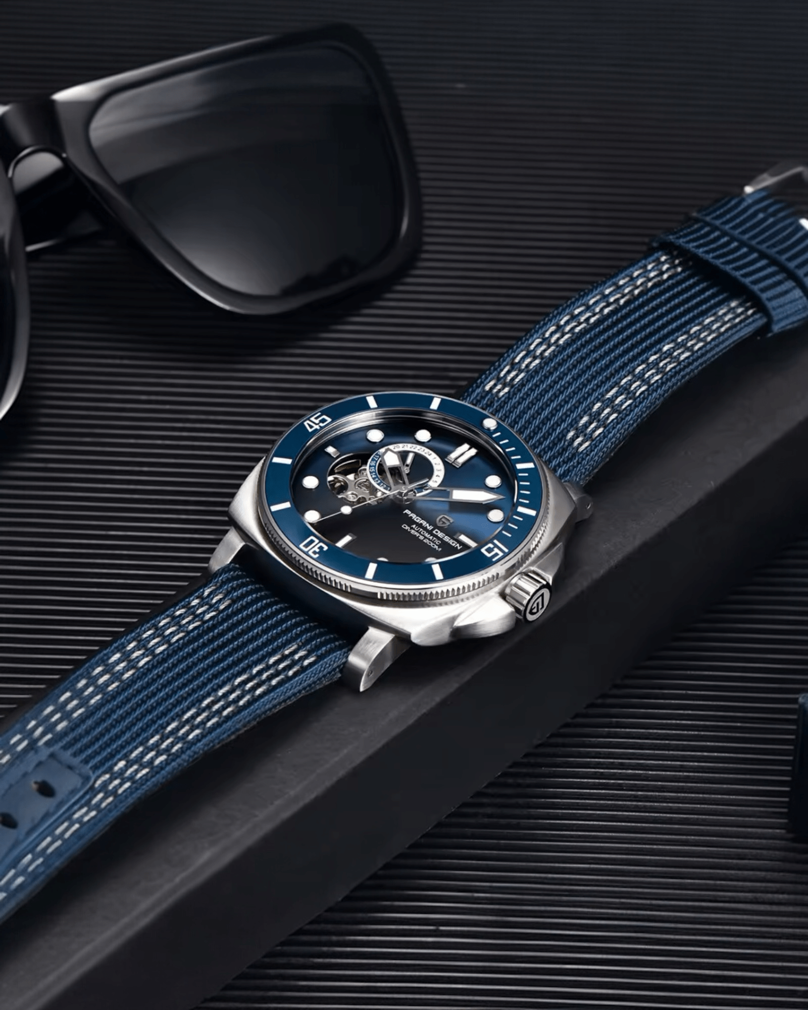 Muški Automatik Sat Pagani Design PD1736 - Plava Boja - Nato Narukvica - Prikaz sata u vodoravnom polozaju