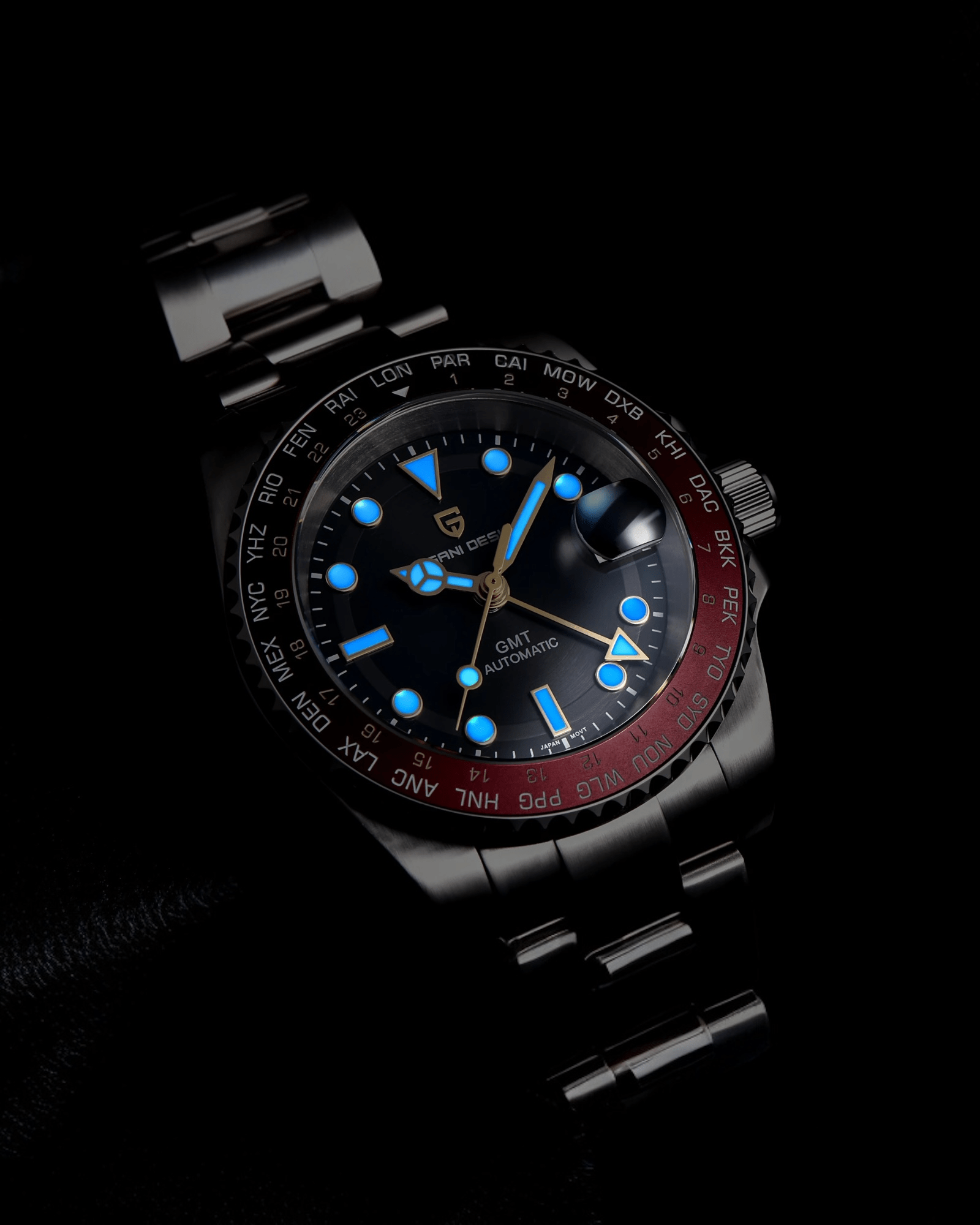 Pagani Design PD1758 - Prikaz luminacije na muškom satu sa crvenim bazolom i crnim brojčanikom