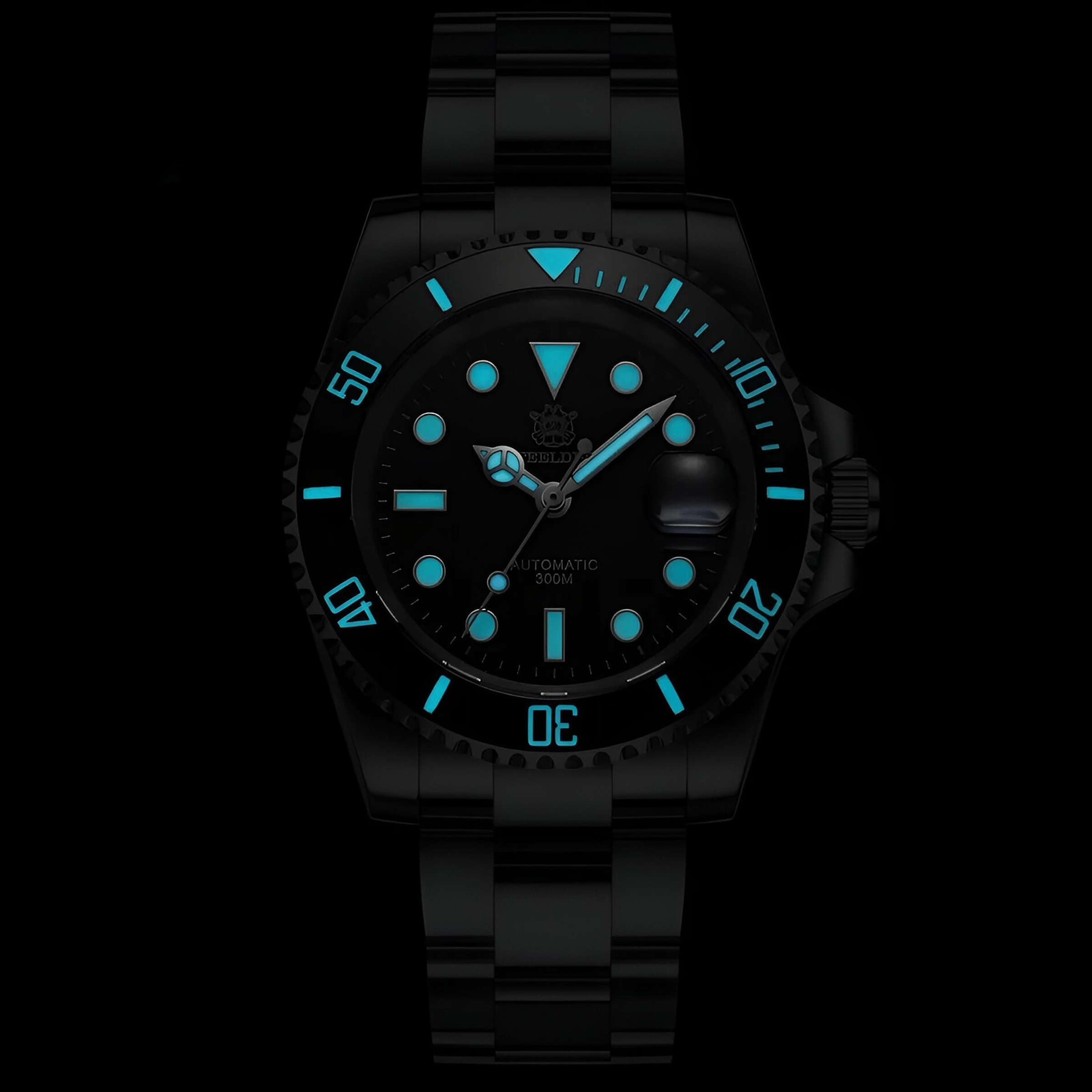 Svetleće oznake i kazaljke modela STEELDIVE SD1953 u tamnom okruženju