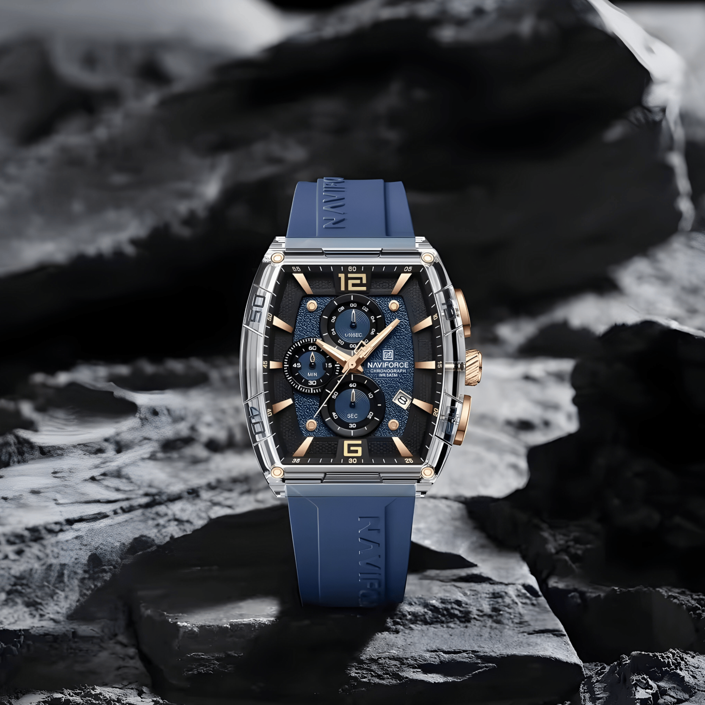 Muški sat NaviForce NF6101 u lifestyle fotografiji, plavo-zlatna kombinacija sa silikonskom narukvicom