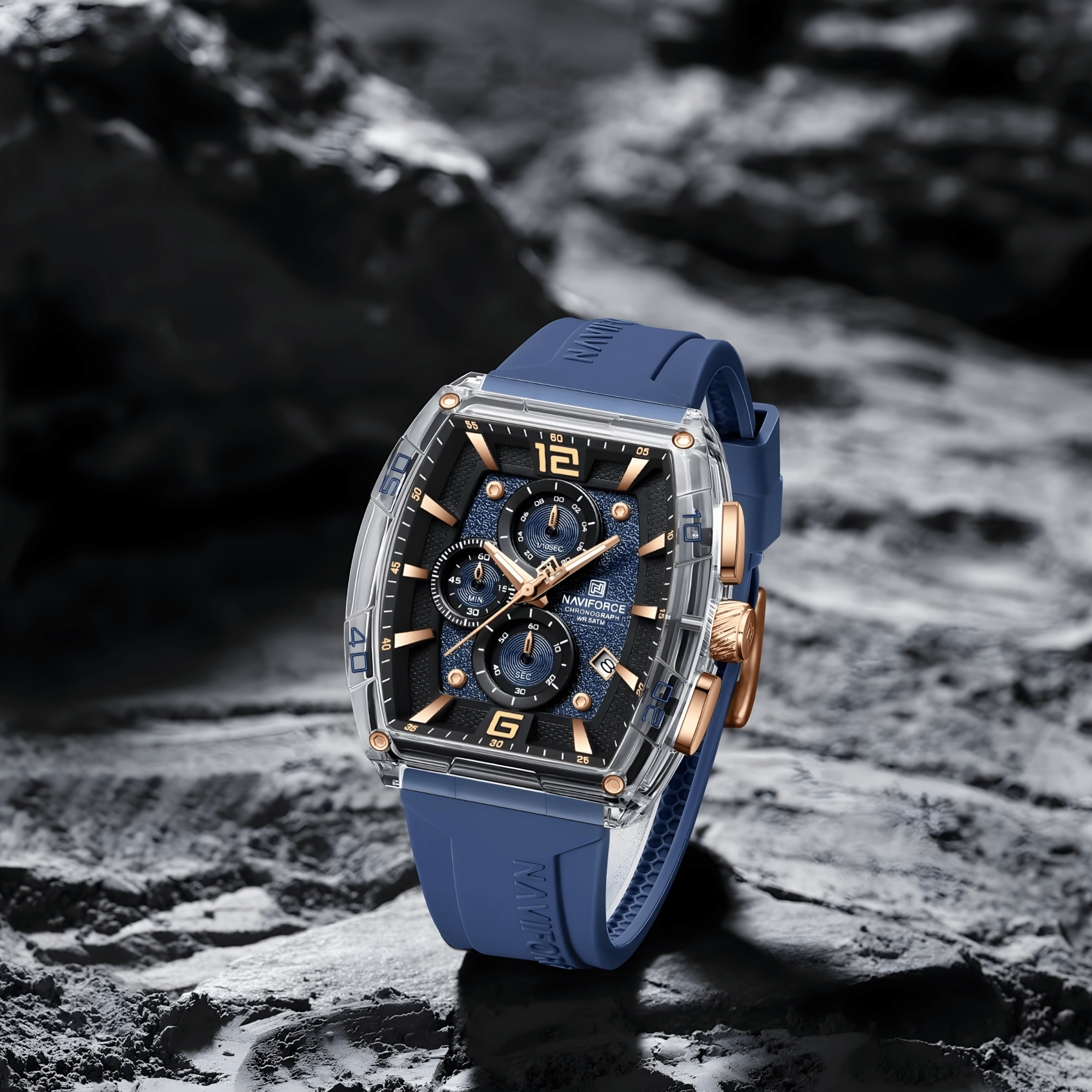 Ugaoni pogled na sat NF6101, polikarbonatno kockasto kućište i fleksibilna silikonska narukvica