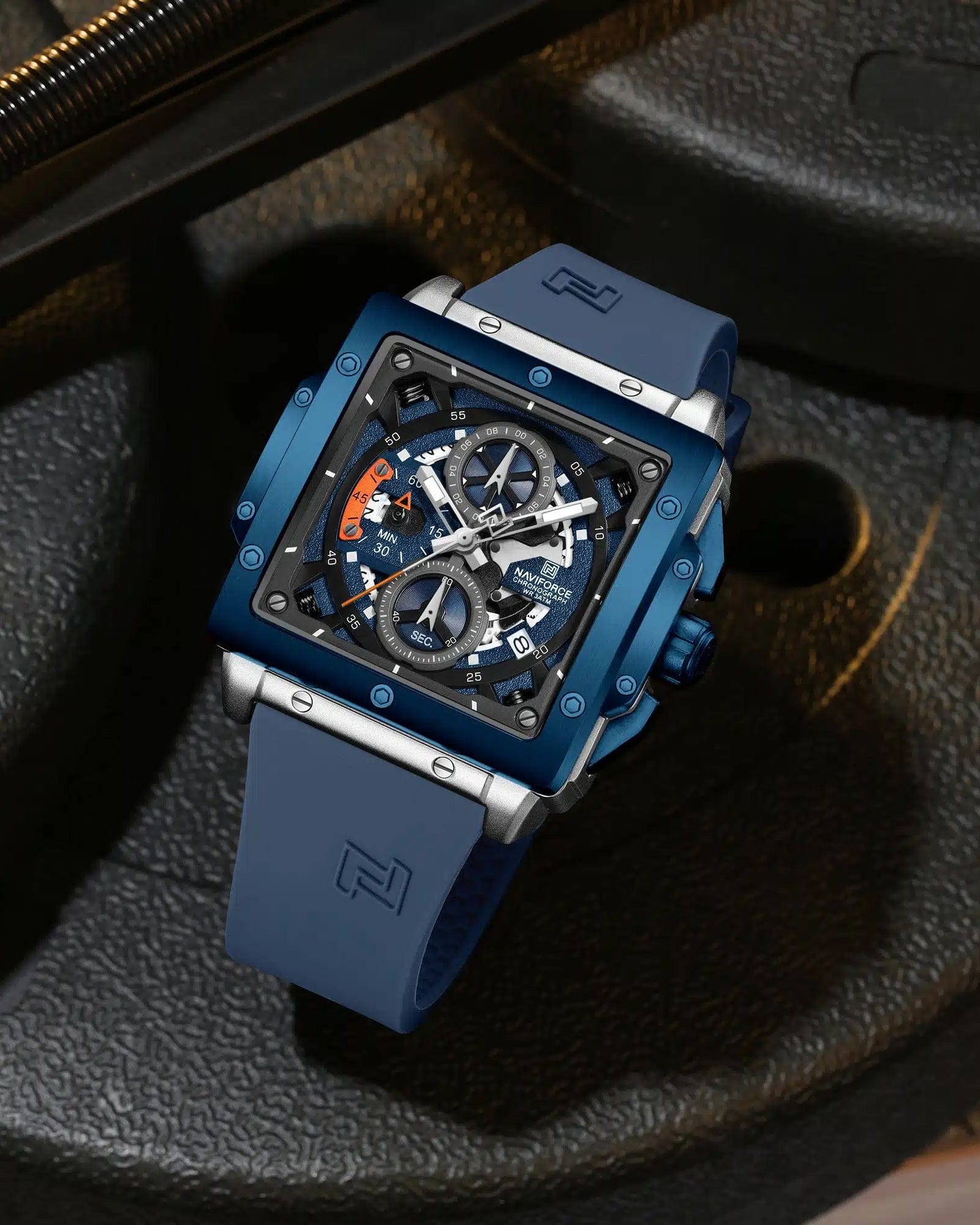 NaviForce NF8064 u plavoj boji - Prikaz prednje bočne strane muškog sata