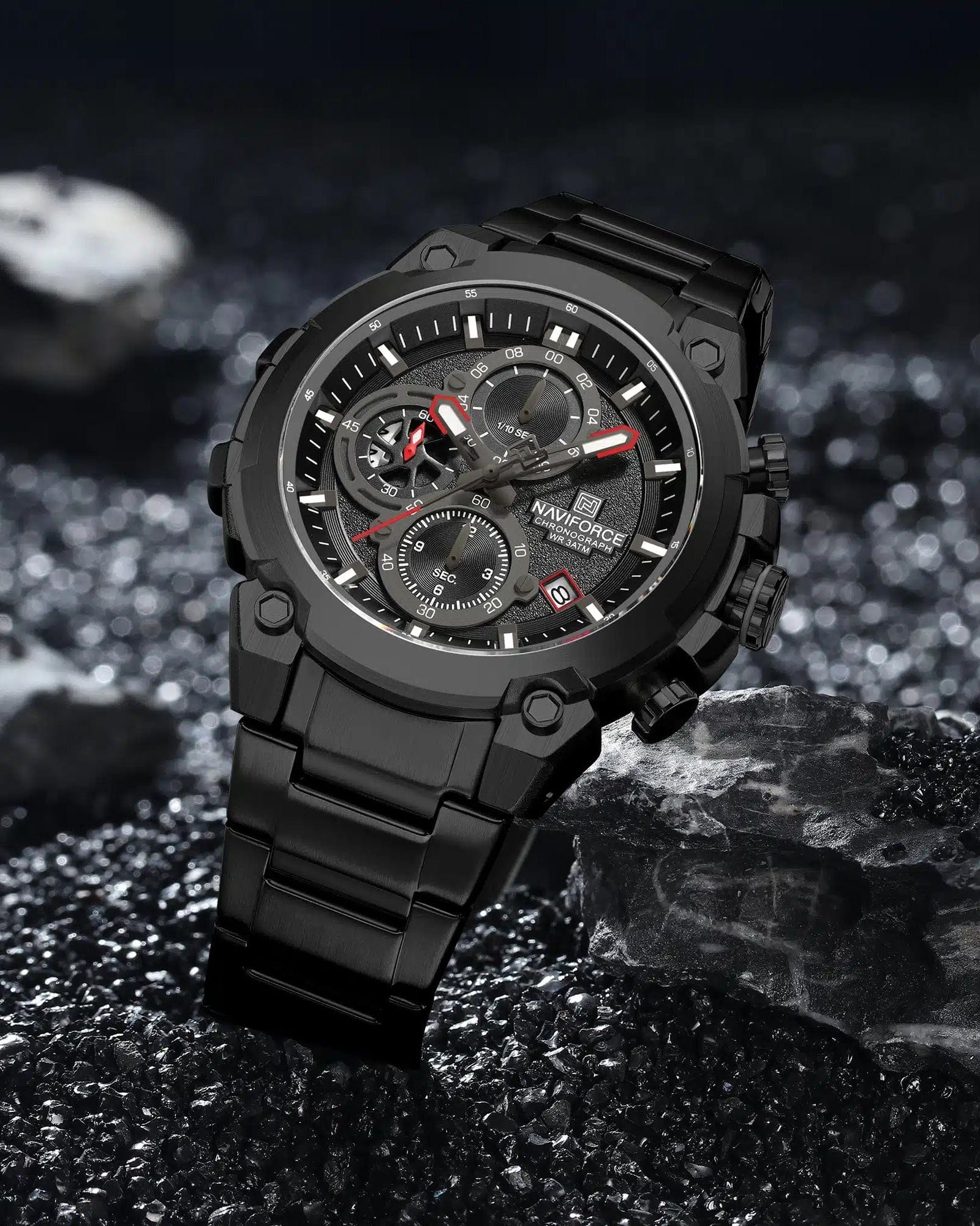 Bocni prikaz prednje strane kucista i metalne narukvice muskog sata NaviForce NF8071 u crnoj boji. Najbolja cena i prodaja u Srbiji