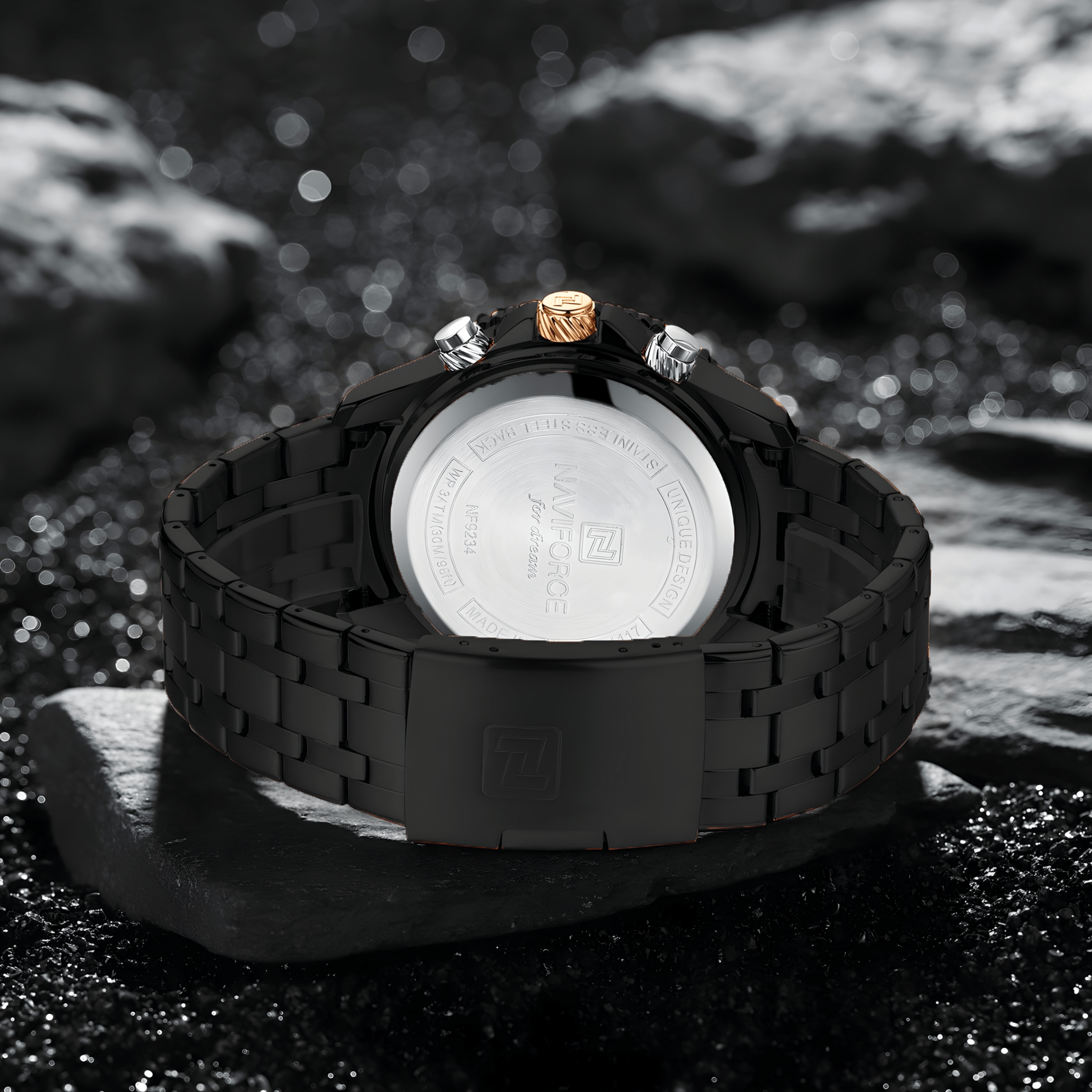 Poleđina muškog sata Naviforce NF9234 sa metalnom narukvicom