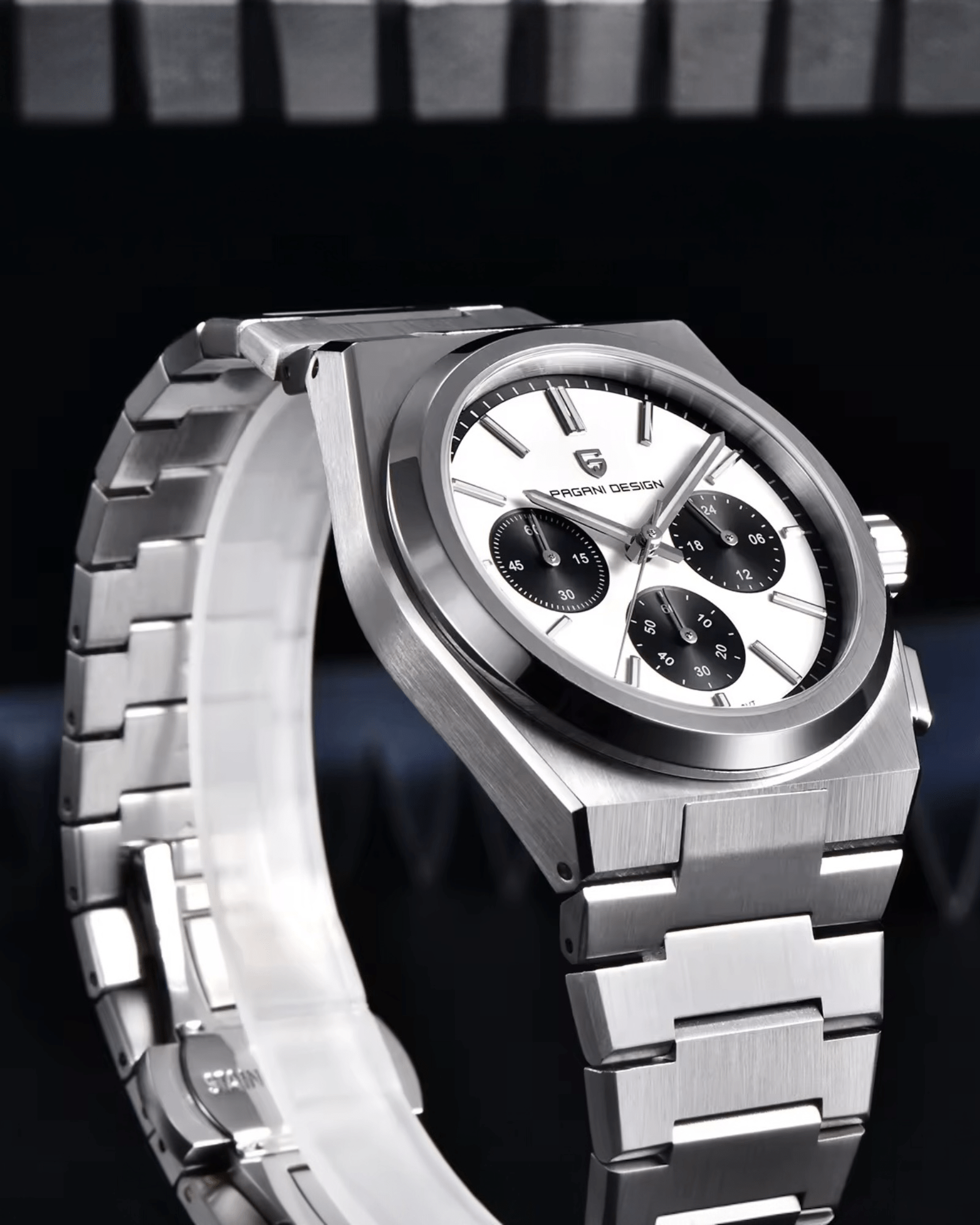 Detaljan prikaz brojcanika na Muškom Satu Pagani Design PD1761 bele boje, metalna Clasic narukvica⚪️⌚️