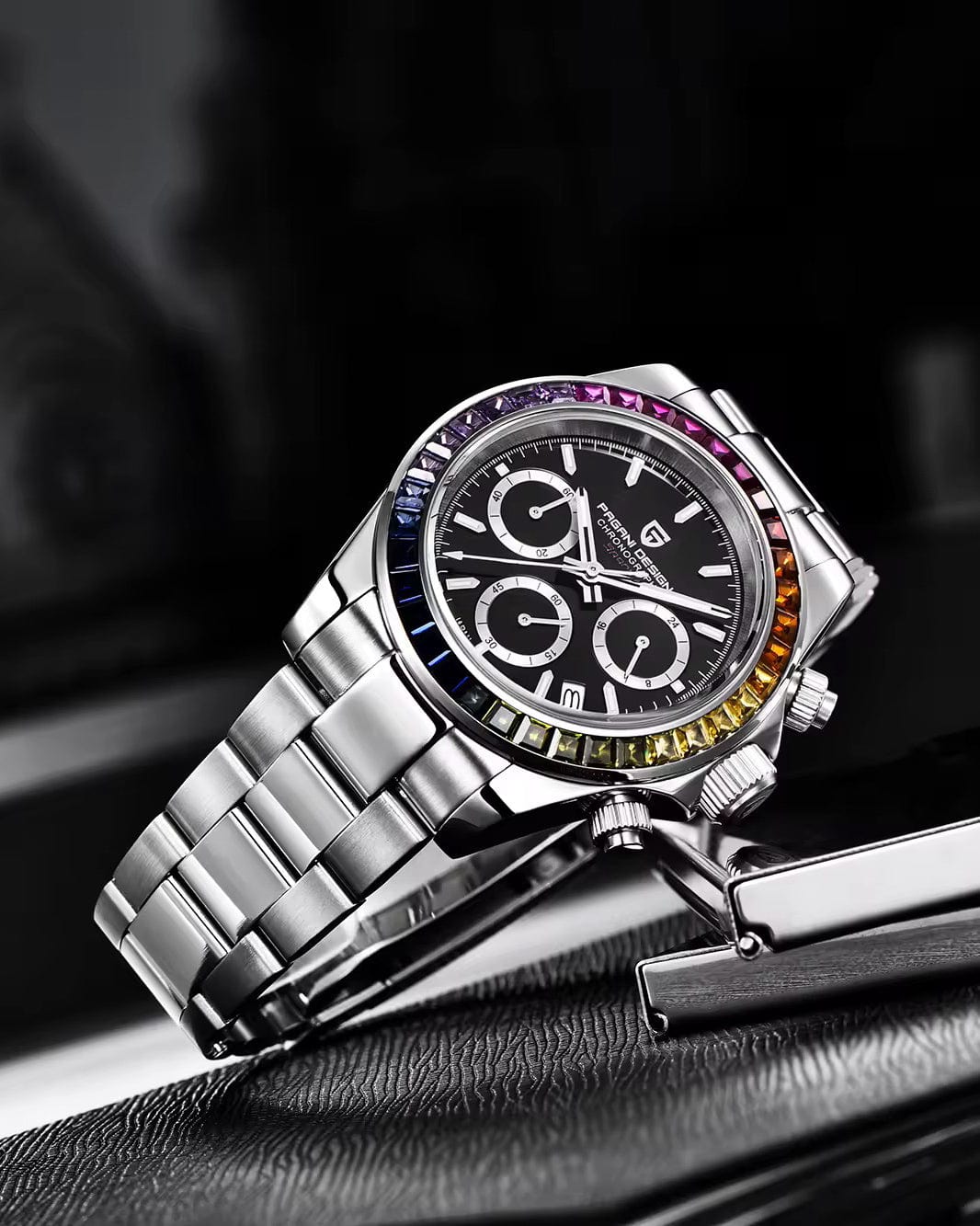 Detaljan prikaz prednje bocne strane kucista i metalne narukvice na muškom satu Pagani Design PD1664 Daytona, crna boja, Rainbow korona, Najbolja Cena i prodaja u Srbiji.
