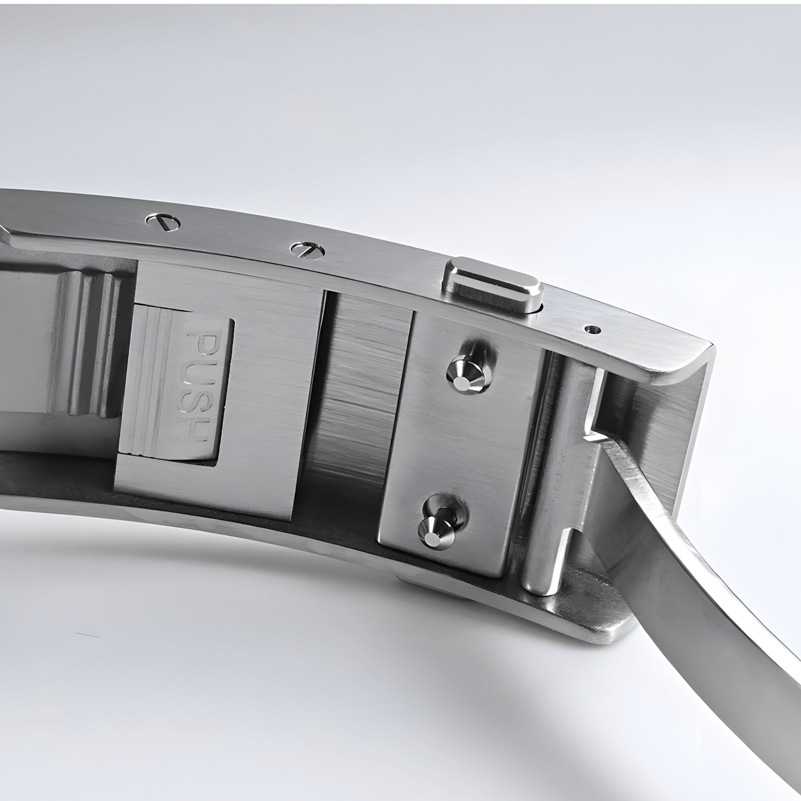 Prikaz otvorene metalne kopče muškiog sata Martin SN0017