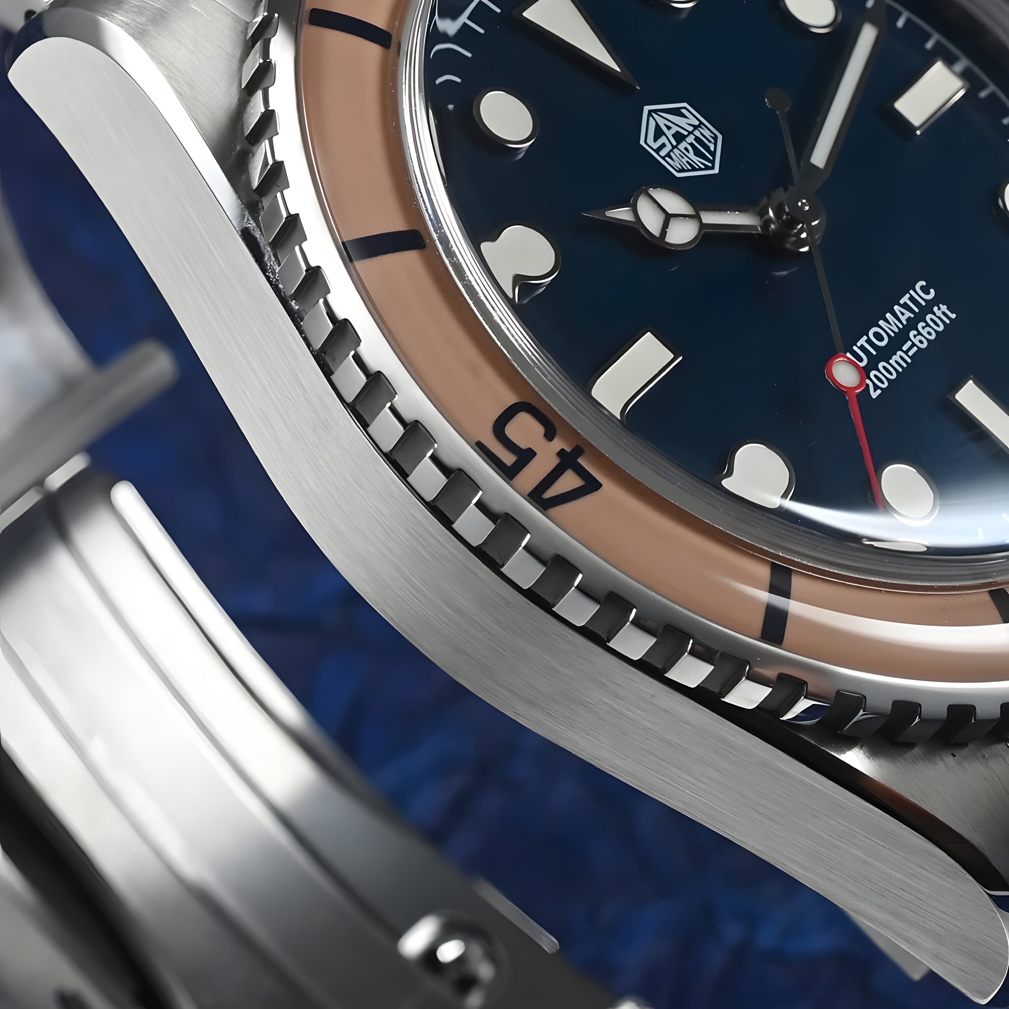 Profil kućišta San Martin SN0133 sa brušenom čeličnom završnom obradom i rotirajućim bezelom