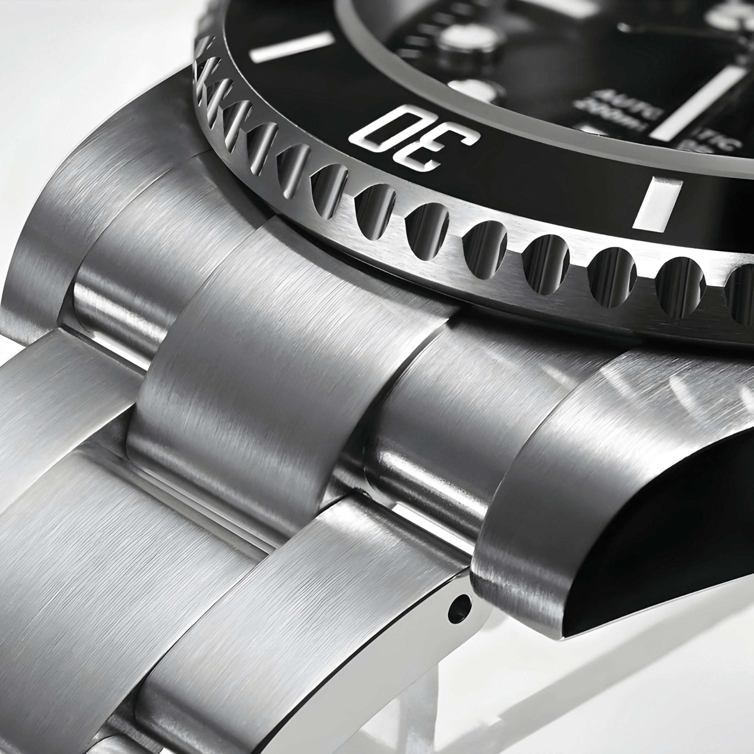 Detalj spoja metalne narukvice i kućišta sata San Martin SN0118