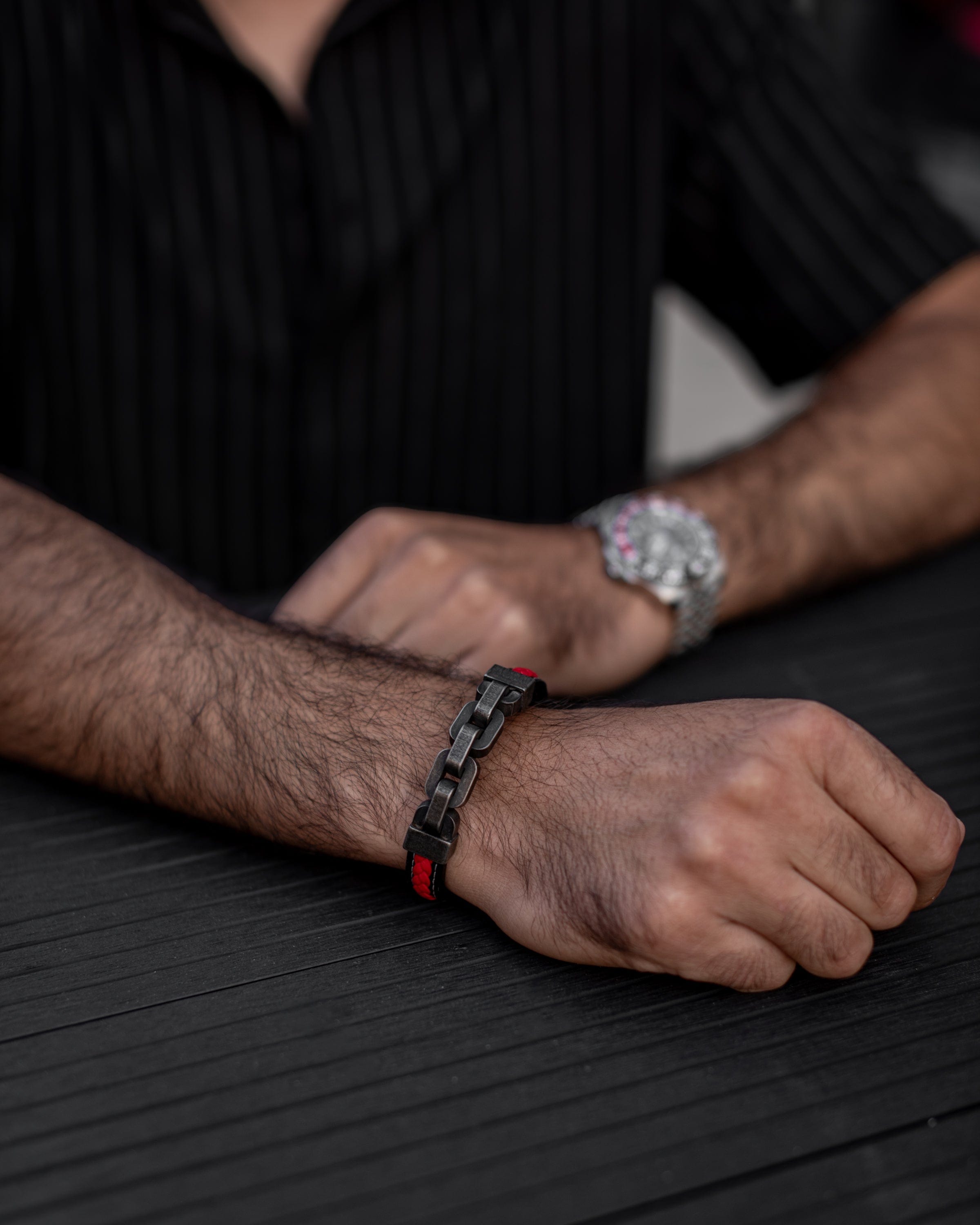 Muska narukvica Red Chain