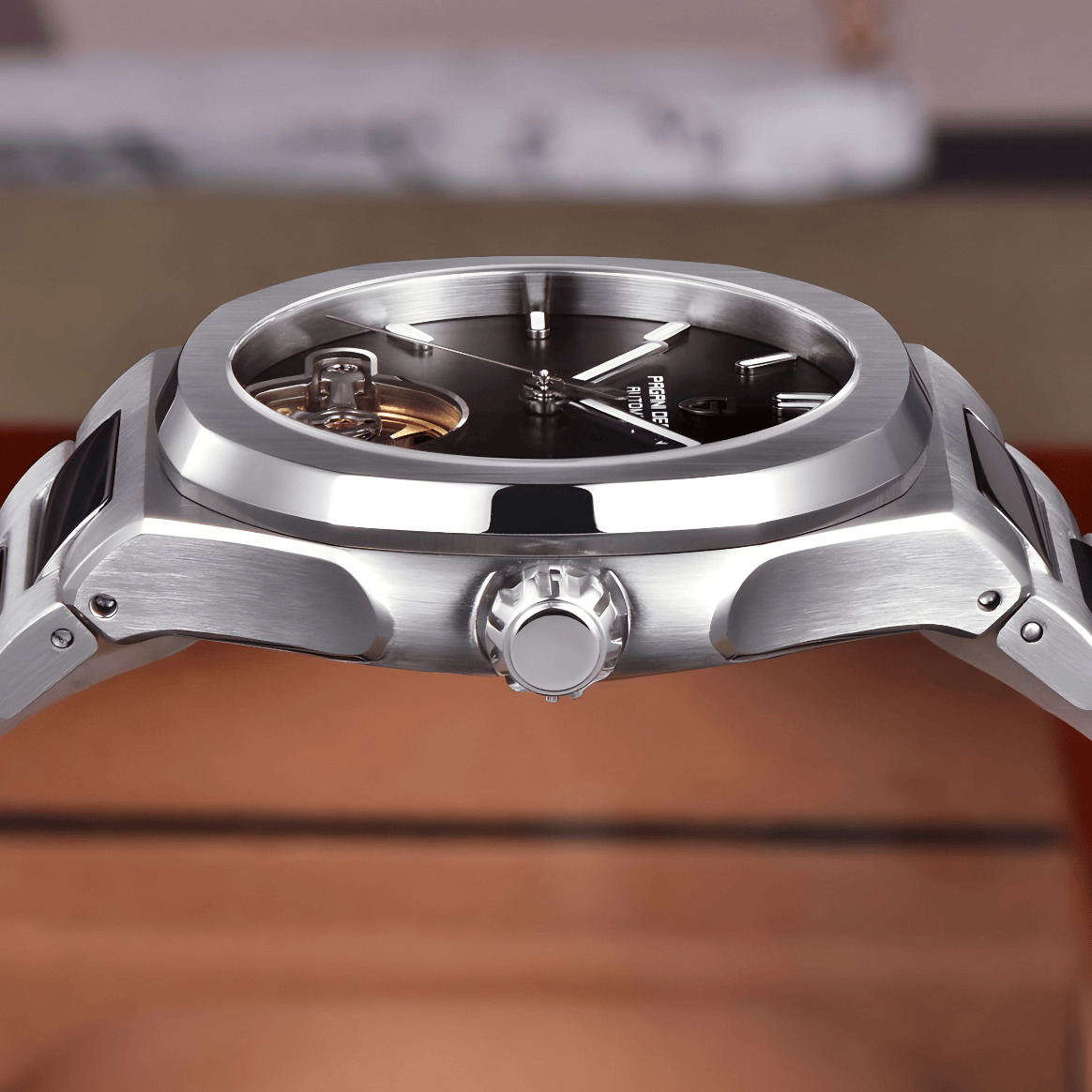 Bočni profil sata Pagani Design PD-YS025 sa čeličnim kućištem i metalnom narukvicom