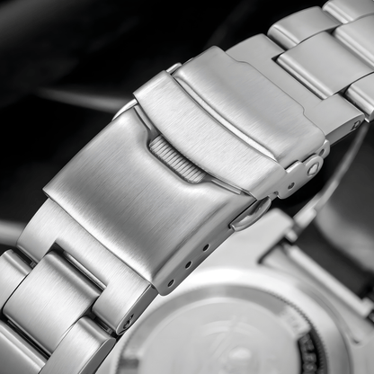 Detaljan prikaz čelične kopče narukvice sata ADDIESDIVE AD2089