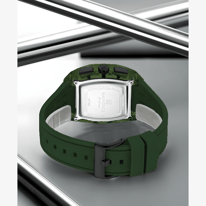 Zadnja strana muškog sata NaviForce NF7105 sa polikarbonatnim kućištem i zelenom silikonskom narukvicom