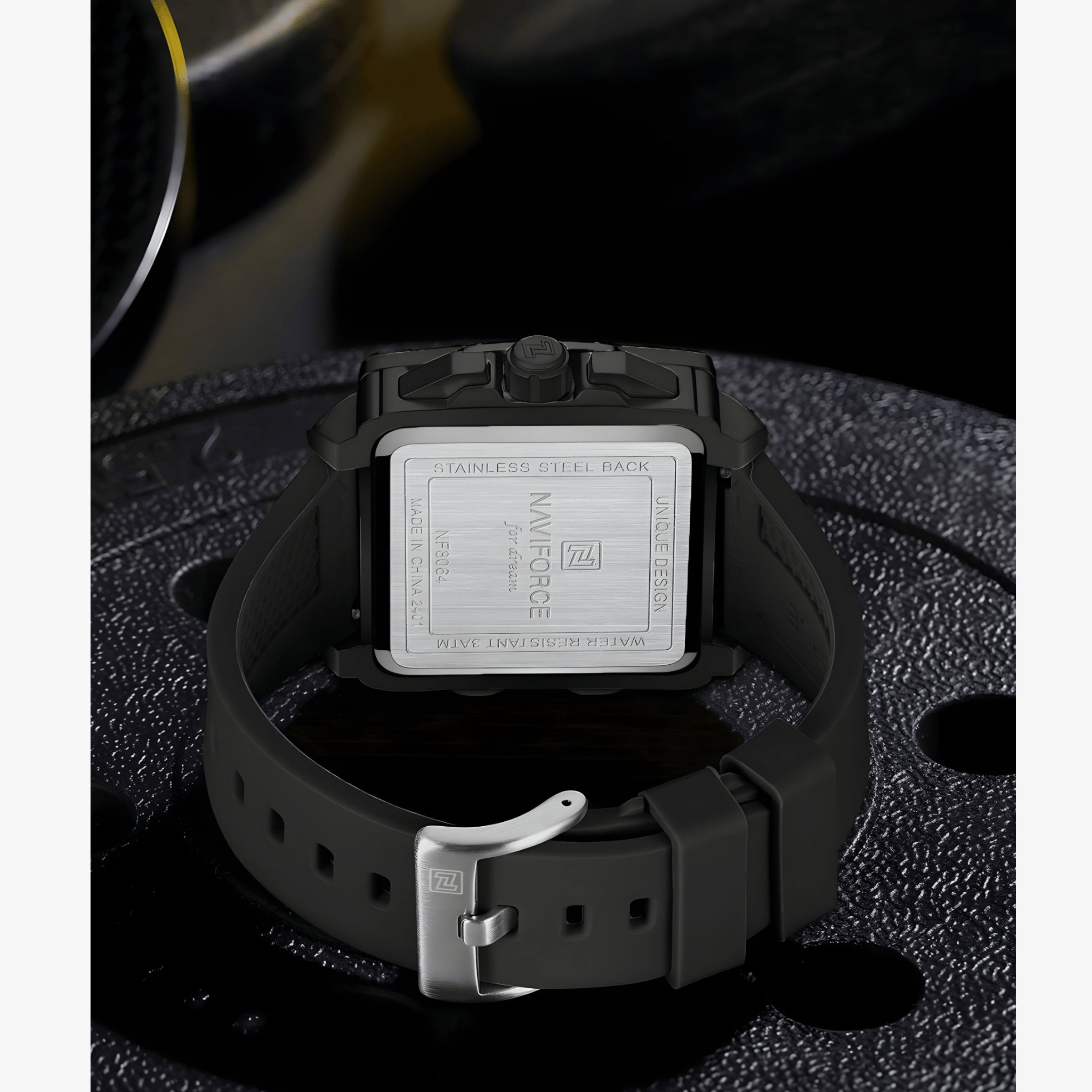 Zadnja strana muškog sata NaviForce NF8064 Arrival sa silikonskom narukvicom