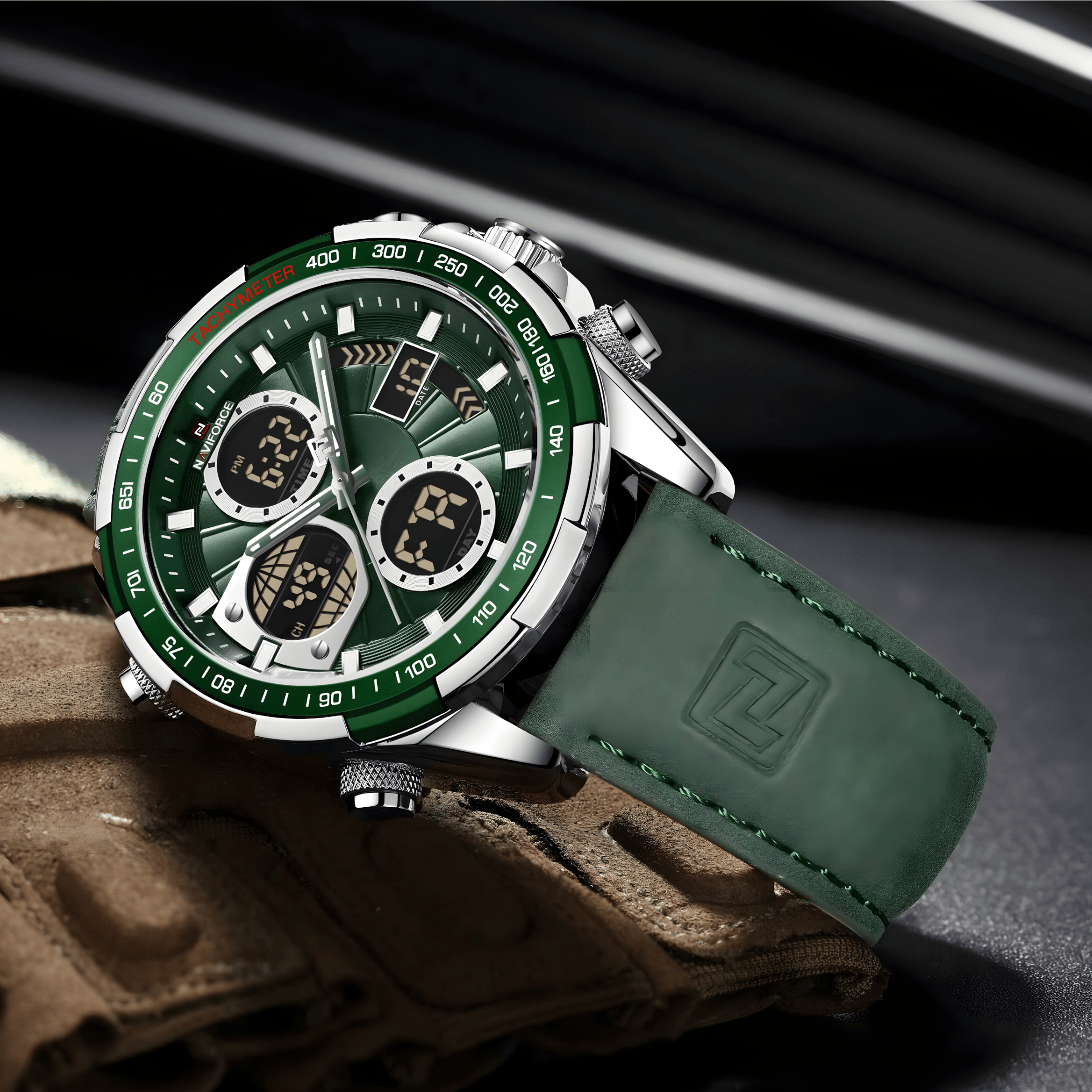 Ugaoni prikaz sata NF9197 sa naglašenim zelenim brojčanikom i prikazom dva vremena