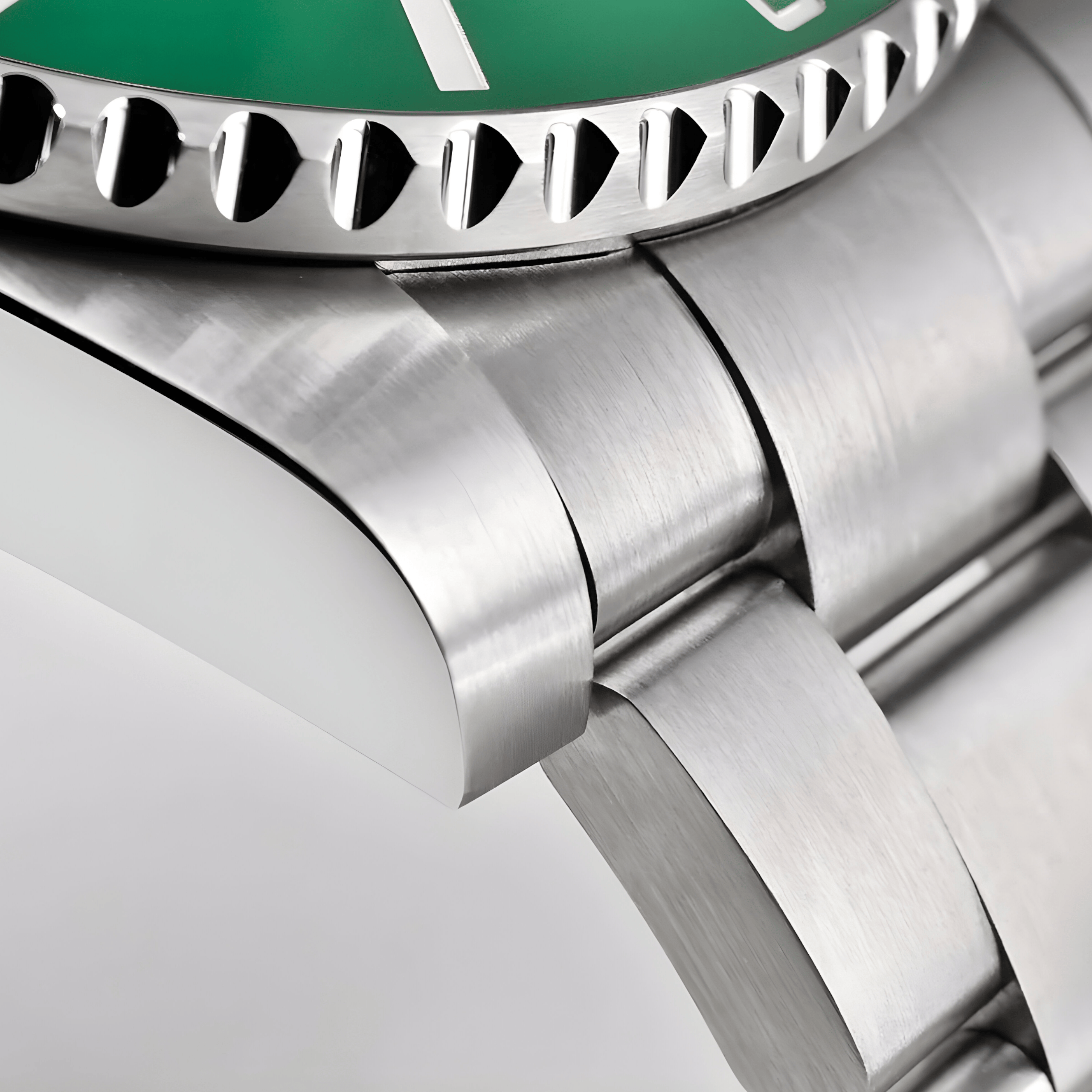 Donji ugao muškog sata San Martin SN0017 - spoj kućišta i metalne narukvice