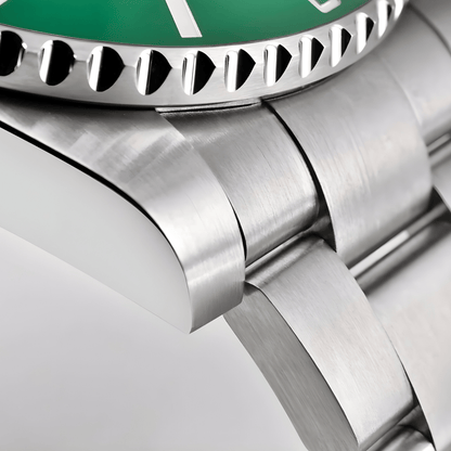 Donji ugao muškog sata San Martin SN0017 - spoj kućišta i metalne narukvice