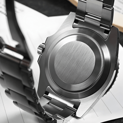 Zadnja strana automatik sata San Martin SN0118 sa čeličnim poklopcem