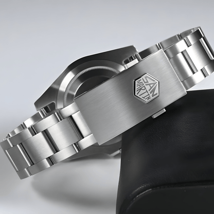 Čelična kopča metalne narukvice sata San Martin SN0118 sa ugraviranim logotipom