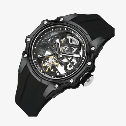 Krupni prikaz otvorenog mehanizma modela Megir MN2243 sa čeličnim kućištem i crnim kaišem