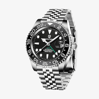 Muški sat Pagani Design PD-1662 Automatik GMT “Bruce Wayne” sa crnim brojčanikom i Jubilee čeličnom narukvicom – prednji ugaoni prikaz sa vidljivom krunicom