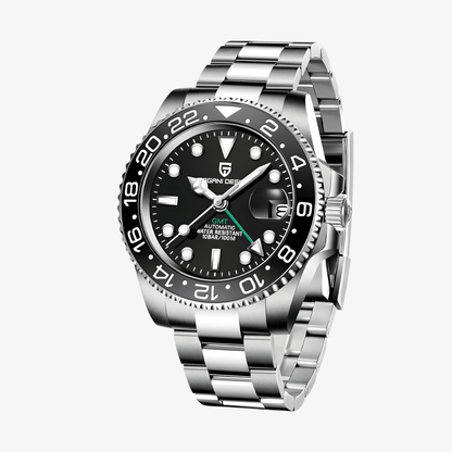 Muški sat Pagani Design PD-1662 Automatik GMT “Bruce Wayne” sa crnim brojčanikom i Oyster čeličnom narukvicom – prednji ugaoni prikaz sa vidljivom krunicom